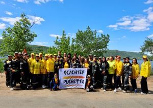 Девять тонн мусора убрали волонтеры на Волге в День реки