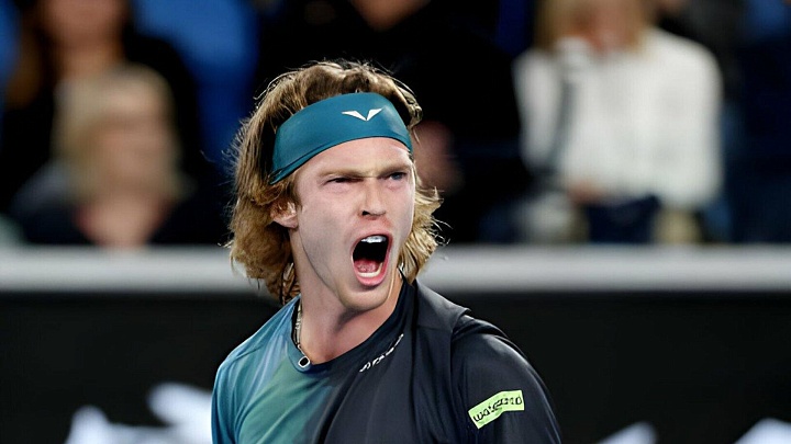 Рублев обыграл Маннарино в матче выставочного турнира в Лондоне