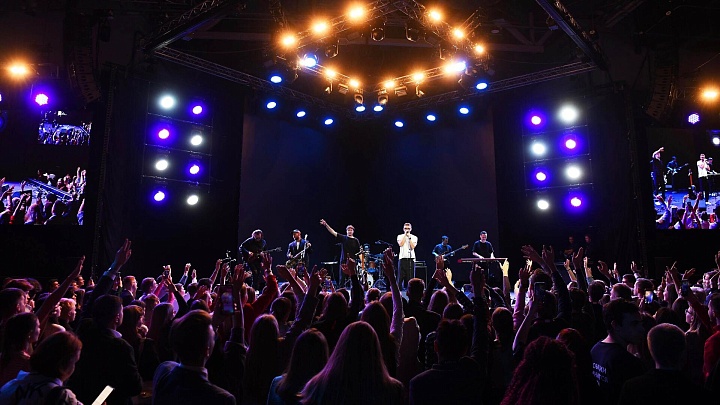 На фестивале "Таврида.АРТ" собрали более 250 гитар для участников СВО