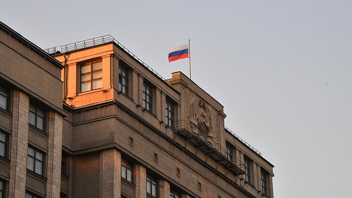 Госдума приняла закон о доплатах за наставничество на работе