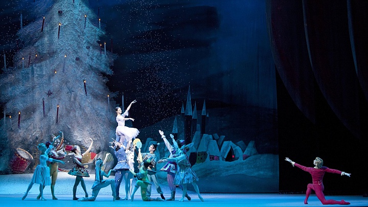 Цена за четыре билета на "Щелкунчика" в Большом превысила миллион рублей